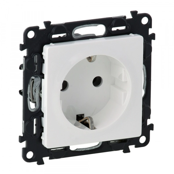 Розетка Legrand VALENA LIFE/ALLURE 1-местная для скрытой установки со шторками цвет белый