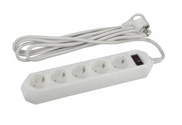 Сетевой фильтр 5 гнезд 1,5м с заземелнием ПВС 3х0,75 10А 2200Вт белый USF-5es-1,5m-W ЭРА Б0019031