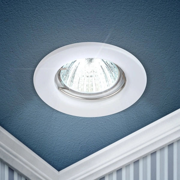 Светильник точечный ЭРА ST1 WH штампованный MR16,12V, 50W белый