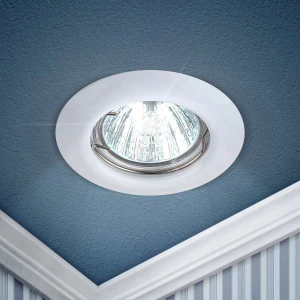 Светильник точечный ЭРА ST3 WH штампованный MR16,12V, 50W белый