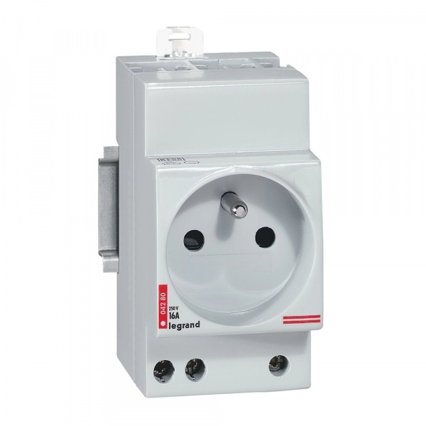Розетка  Legrand  с заземляющими контактами на DIN-рейку 2К+З французский стандарт 004280