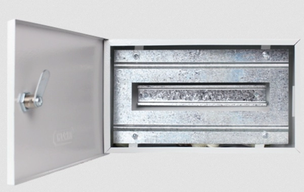 Щит ЩРН 12 180х310х120 IP31 с замком КРЗМИ