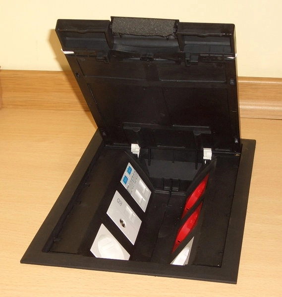 LUK/6 Люк в пол на 6 постов с суппортом и коробкой (45х45мм) 70060+70160, пластик Экопласт